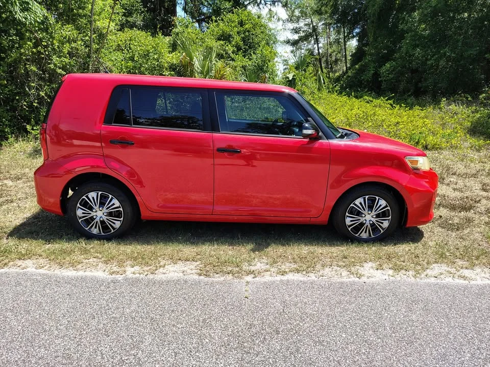 2014 Scion xB - Image 2 of 11