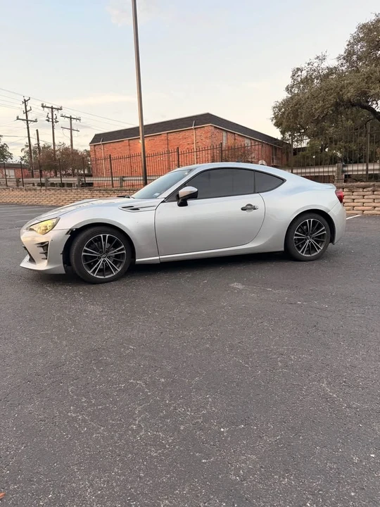 2014 Scion FR-S - Image 2 of 11