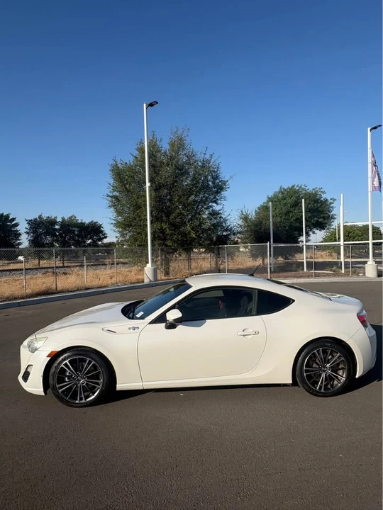 2014 Scion FR-S - Image 2 of 13