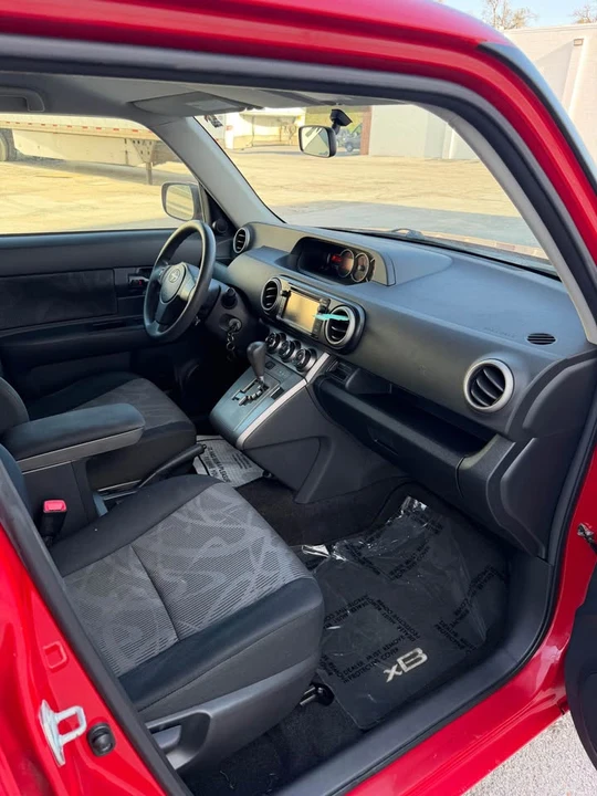 2014 Scion xB - Image 7 of 13
