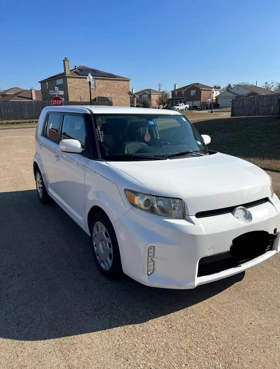 2014 Scion xB - Image 2 of 9