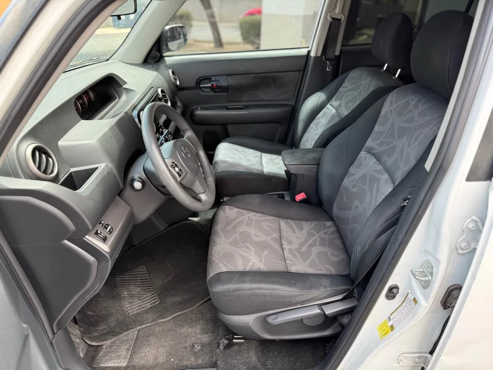 2014 Scion xB - Image 7 of 11