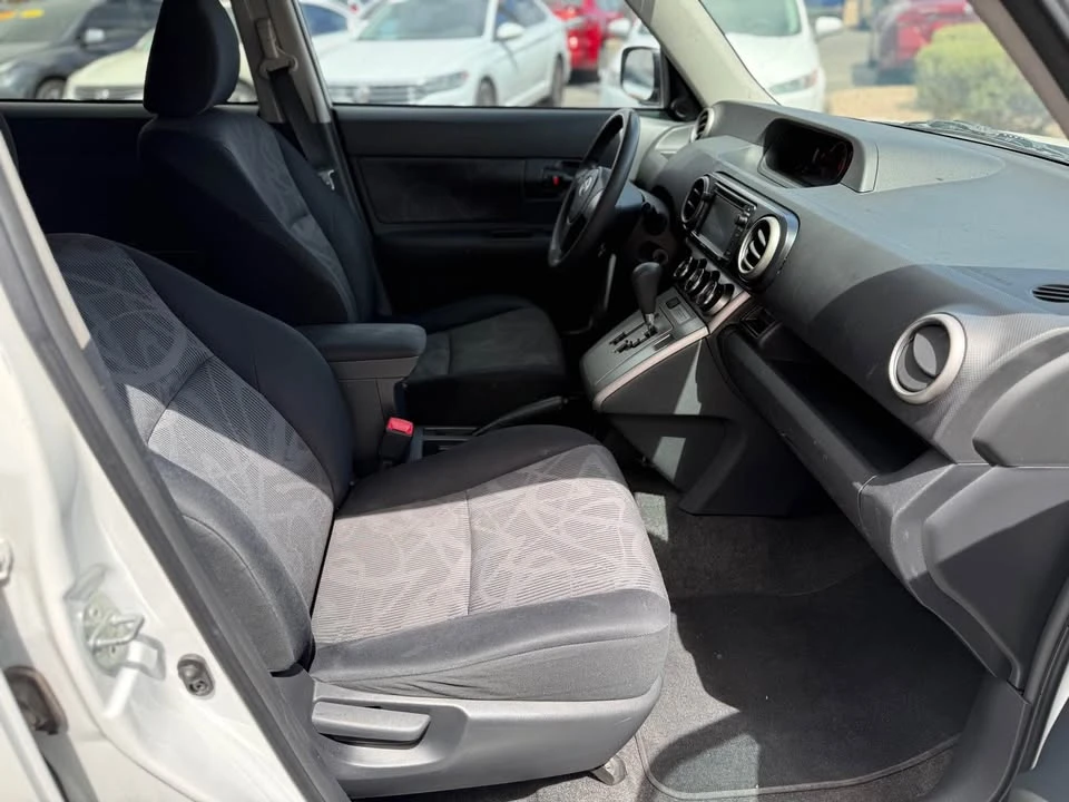 2014 Scion xB - Image 9 of 11