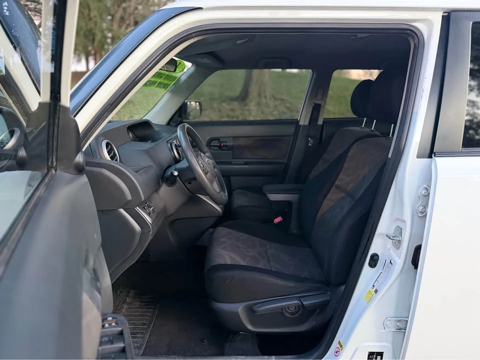 2014 Scion xB - Image 10 of 20