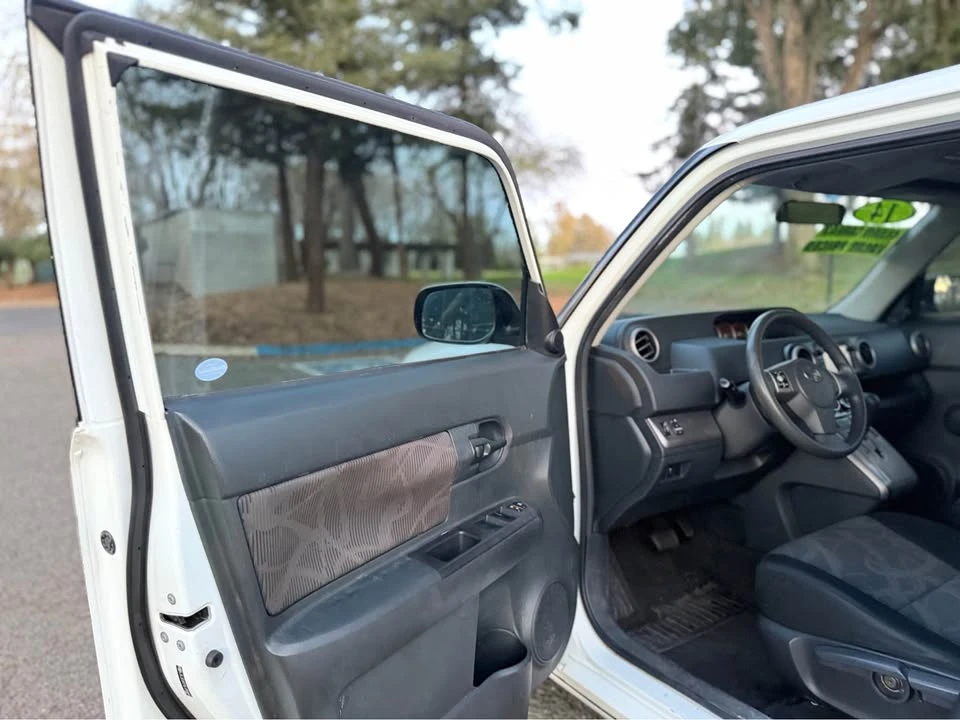 2014 Scion xB - Image 9 of 20