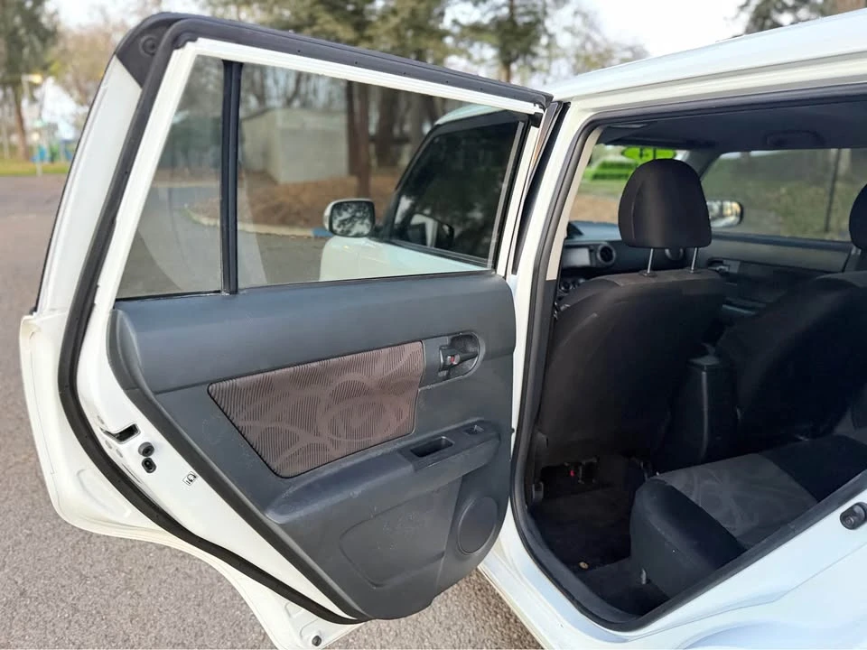 2014 Scion xB - Image 11 of 20