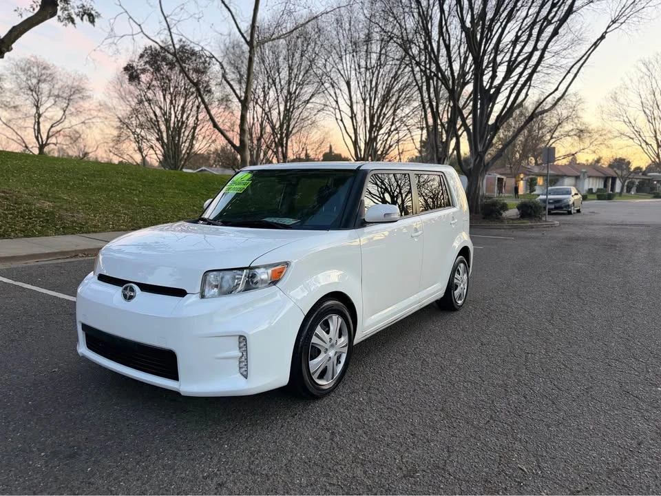 2014 Scion xB - Image 2 of 20