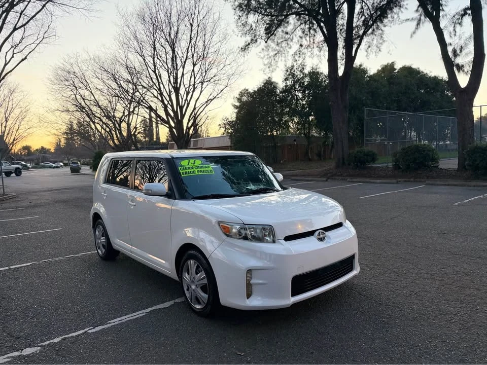 2014 Scion xB - Image 8 of 20