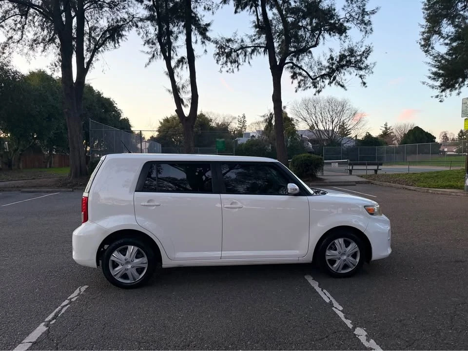 2014 Scion xB - Image 7 of 20