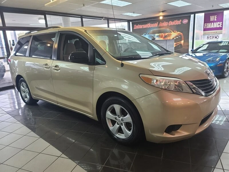2014 Toyota Sienna 3rd Gen - Image 4 of 4