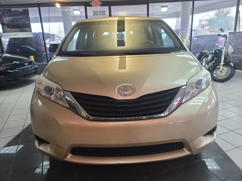 2014 Toyota Sienna 3rd Gen - Image 3 of 4