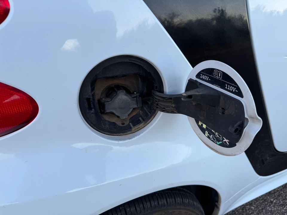 2014 Smart Fortwo 2nd Gen - Image 23 of 31