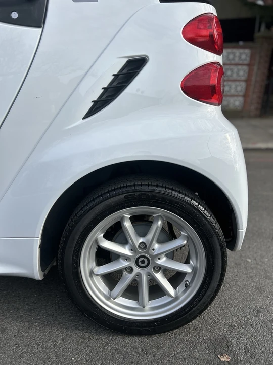 2014 Smart Fortwo - Image 12 of 18