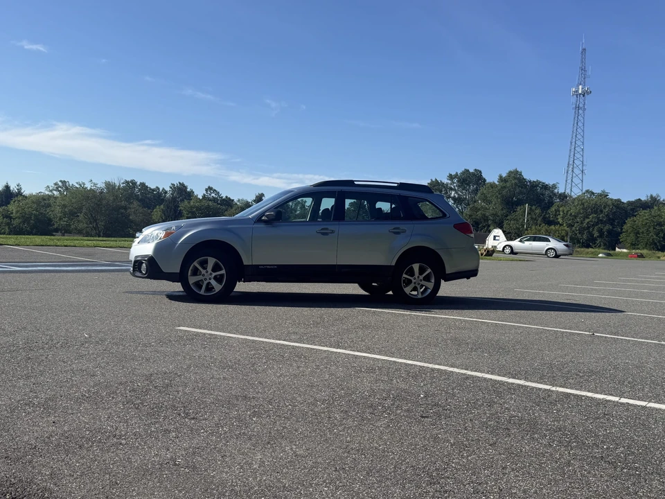 2014 Subaru Outback 4th Gen - Image 2 of 31