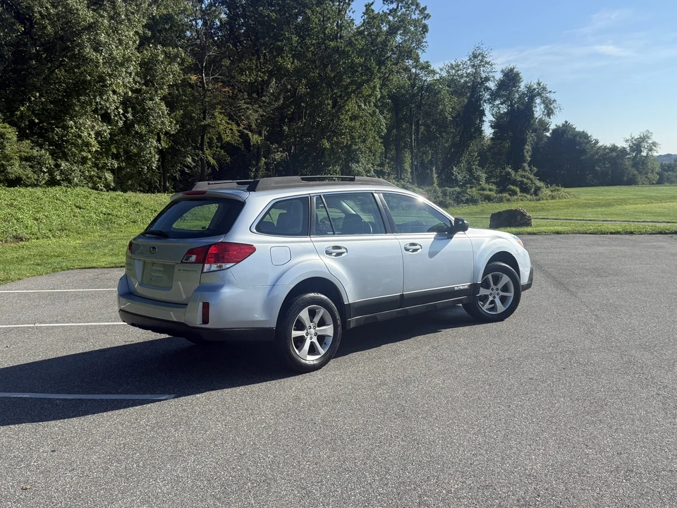 2014 Subaru Outback 4th Gen - Image 11 of 31