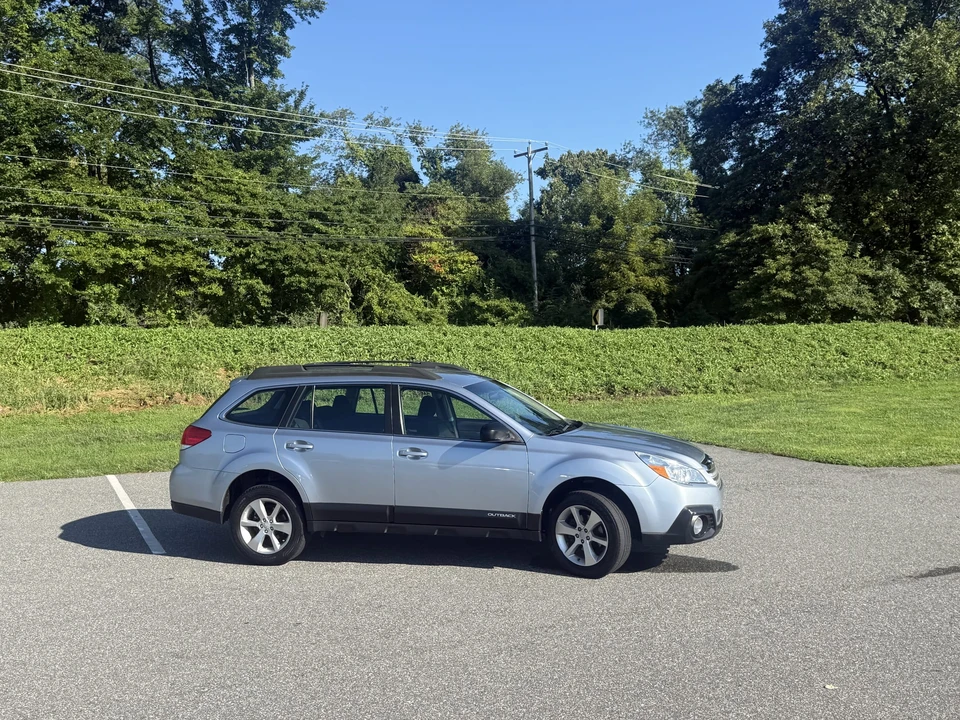2014 Subaru Outback 4th Gen - Image 10 of 31