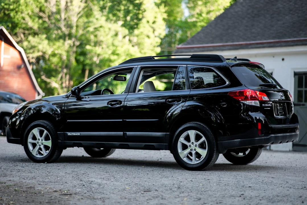 2014 Subaru Outback 4th Gen - Image 7 of 31