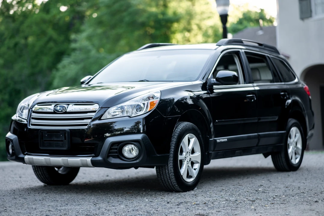 2014 Subaru Outback 4th Gen - Image 2 of 31