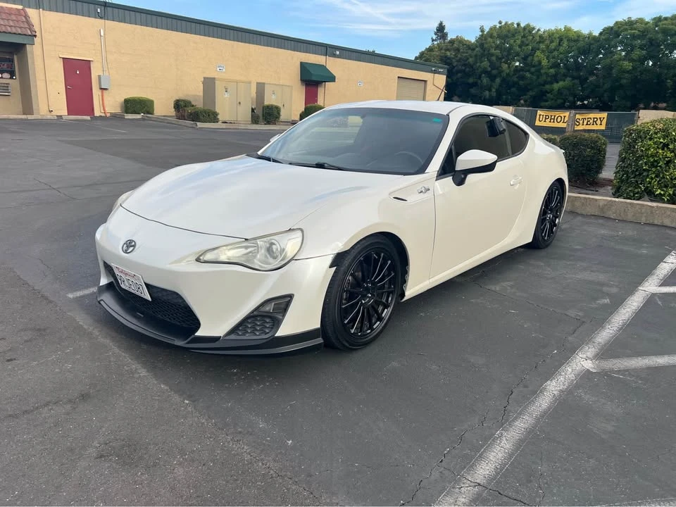 2014 Subaru BRZ 1st Gen - Image 2 of 12
