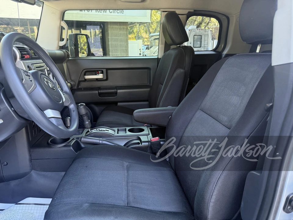 2014 Toyota FJ Cruiser - Image 4 of 16
