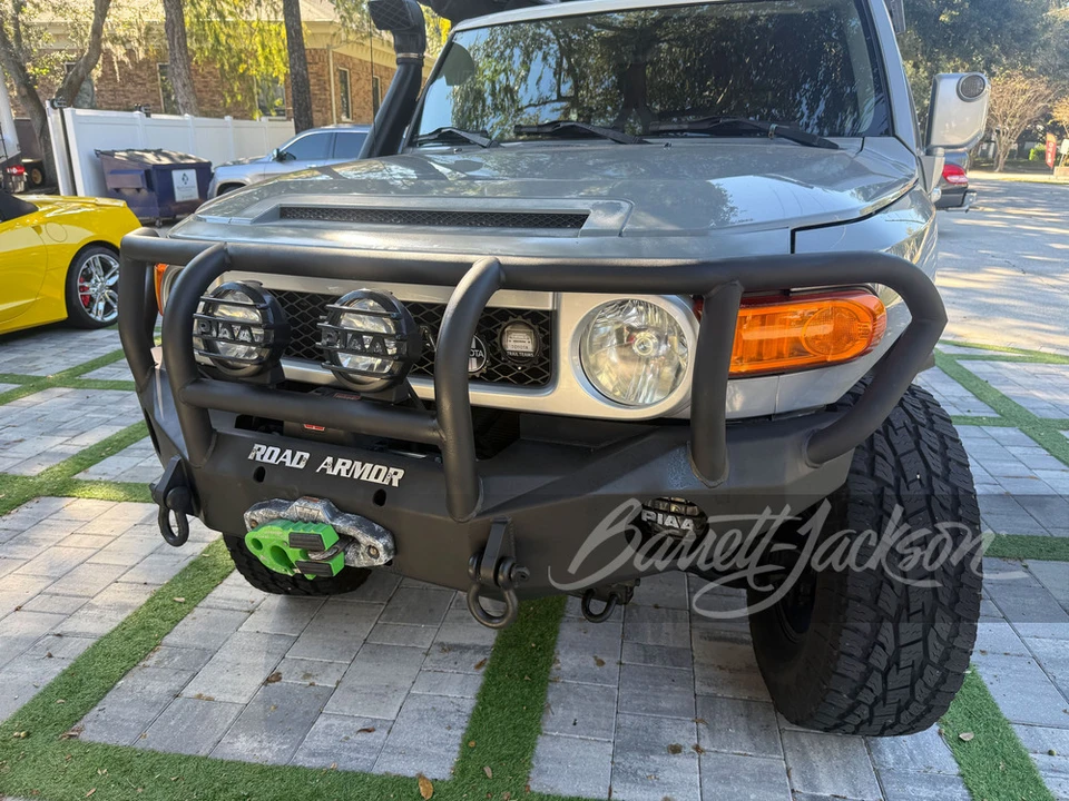 2014 Toyota FJ Cruiser - Image 9 of 16