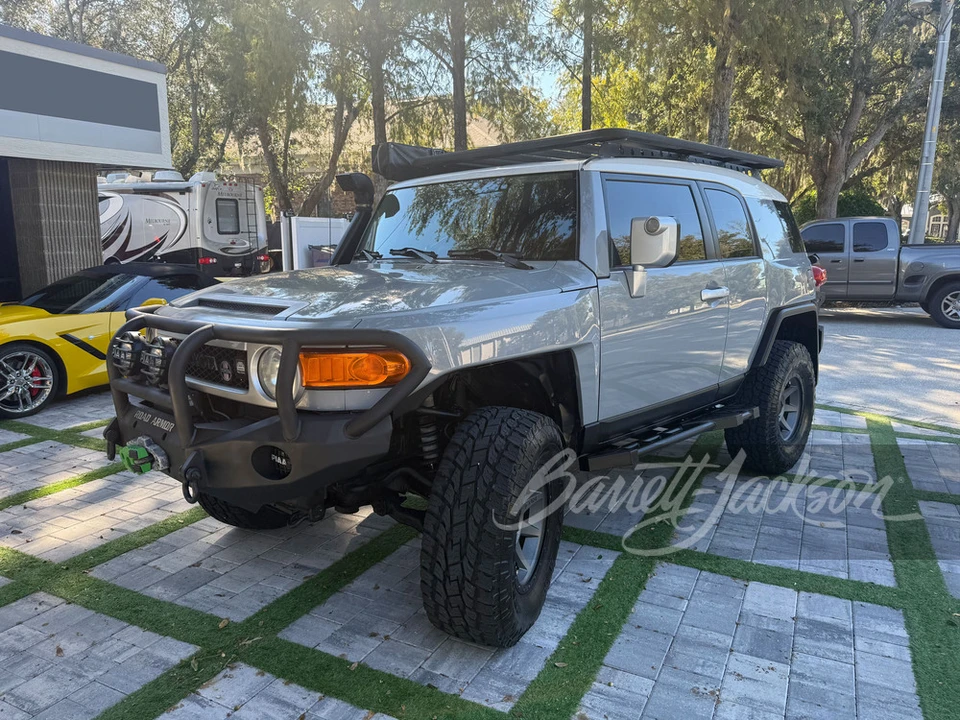 2014 Toyota FJ Cruiser - Image 12 of 16