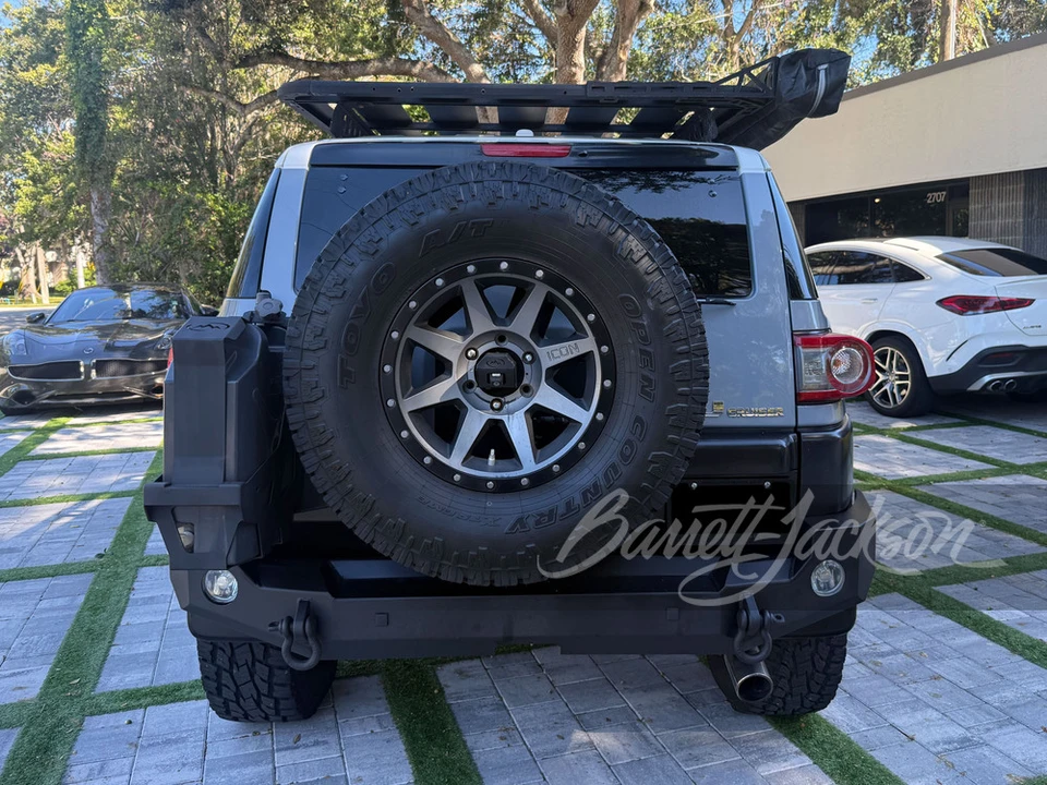2014 Toyota FJ Cruiser - Image 14 of 16