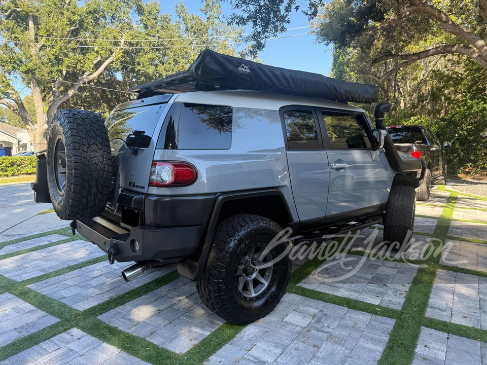 2014 Toyota FJ Cruiser - Image 16 of 16