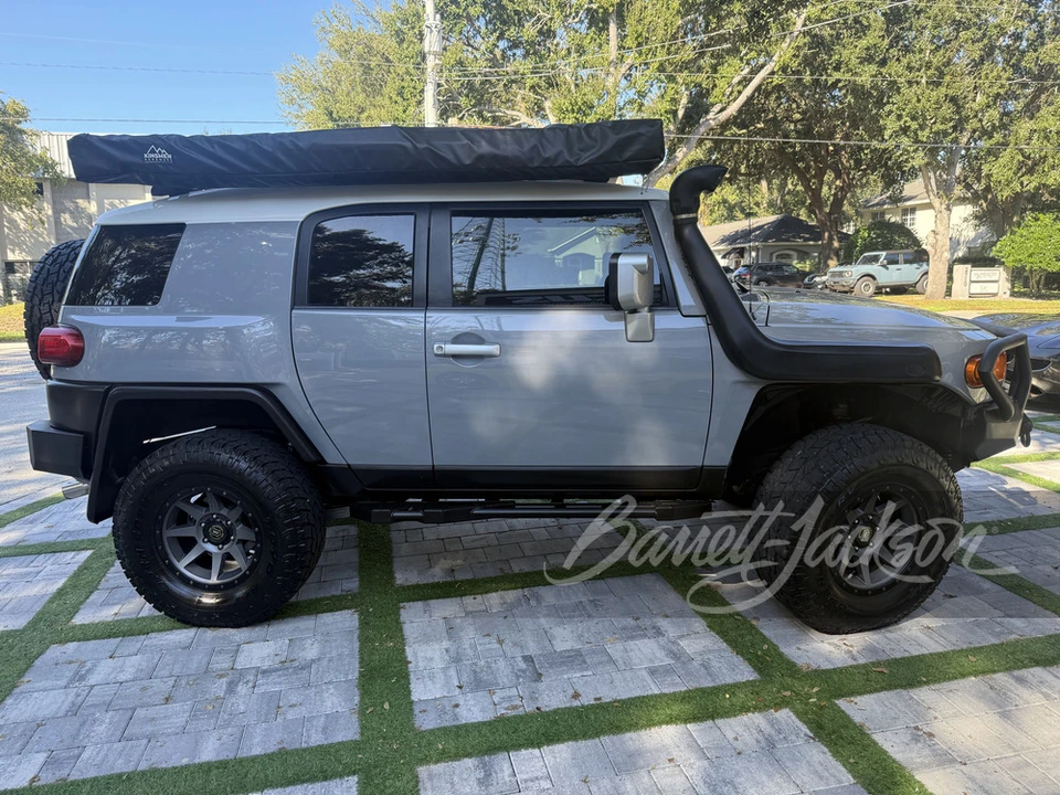 2014 Toyota FJ Cruiser - Image 5 of 16