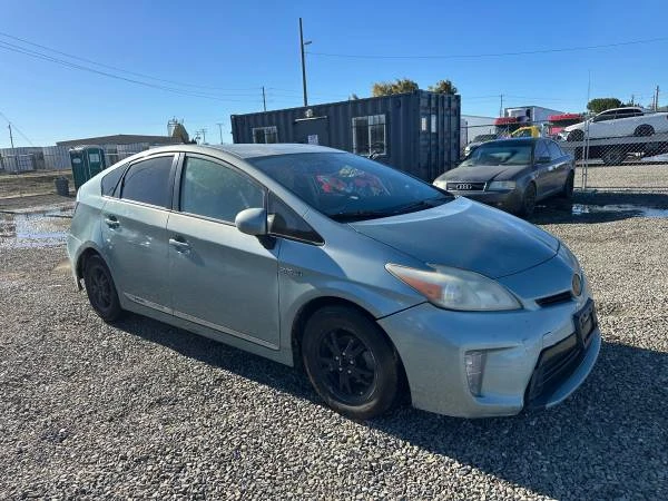 2014 Toyota Prius 3rd Gen - Image 3 of 6