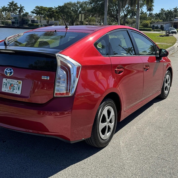 2014 Toyota Prius 3rd Gen - Image 11 of 12