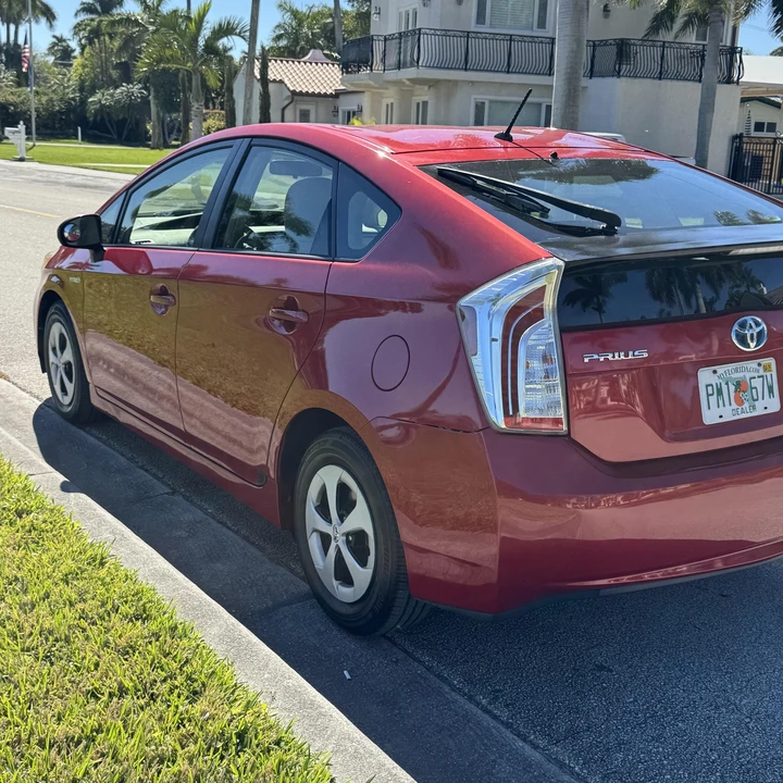 2014 Toyota Prius 3rd Gen - Image 9 of 12