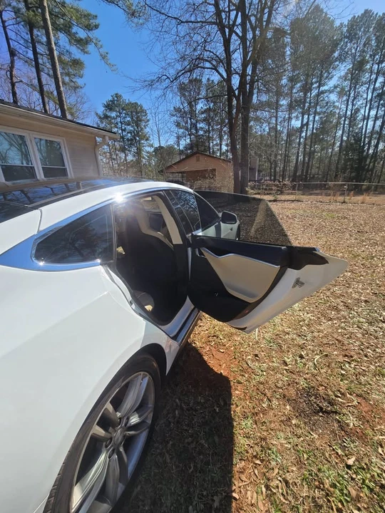 2014 Tesla Model S - Image 9 of 12