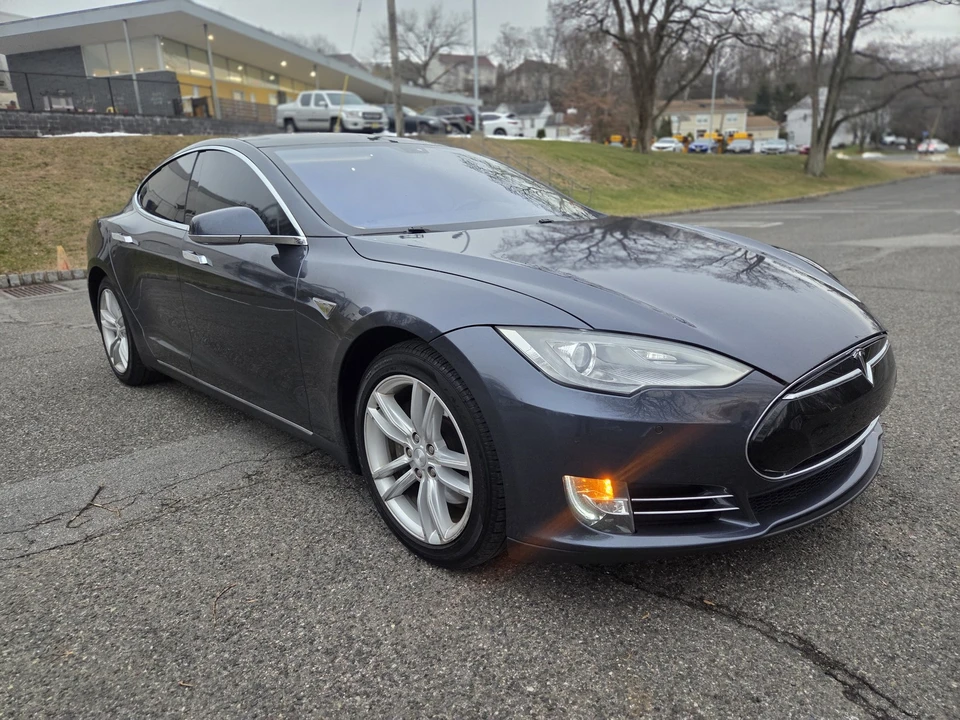 2014 Tesla Model S - Image 9 of 21