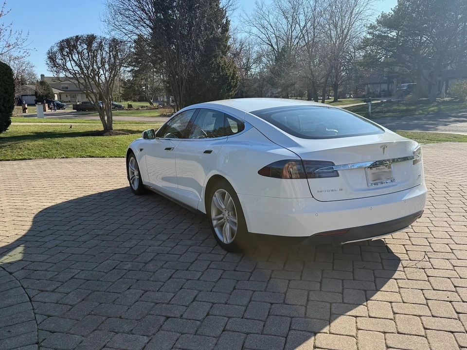 2014 Tesla Model S - Image 18 of 21