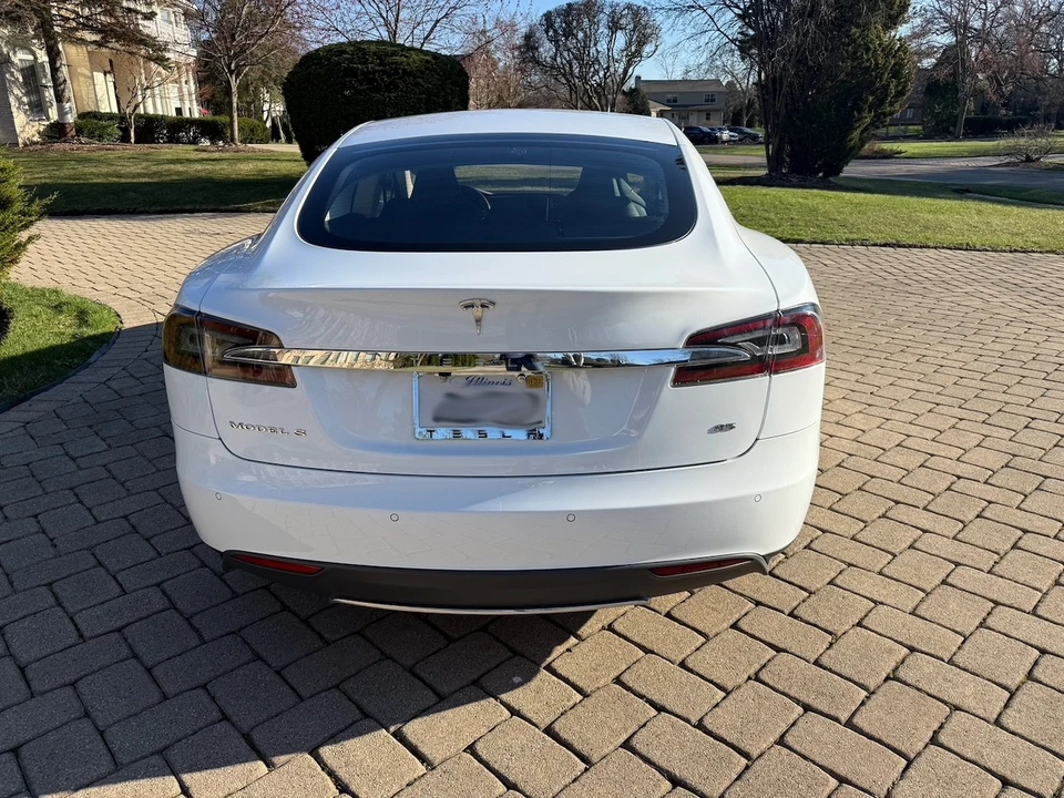 2014 Tesla Model S - Image 9 of 21