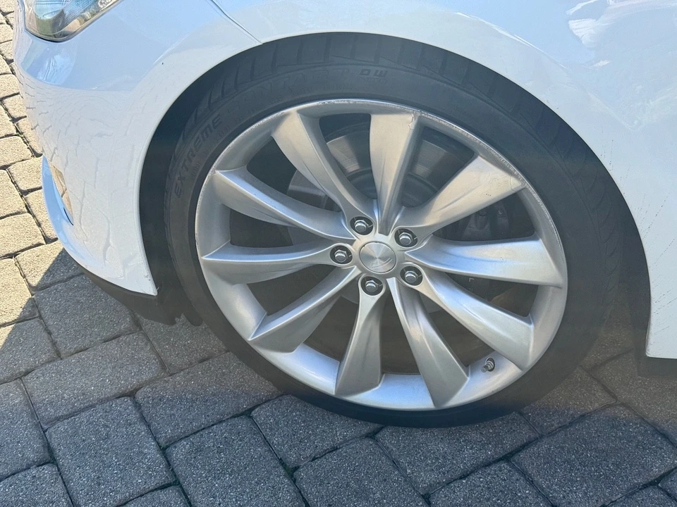 2014 Tesla Model S - Image 13 of 21