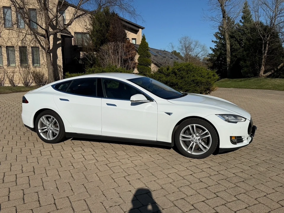 2014 Tesla Model S - Image 15 of 21