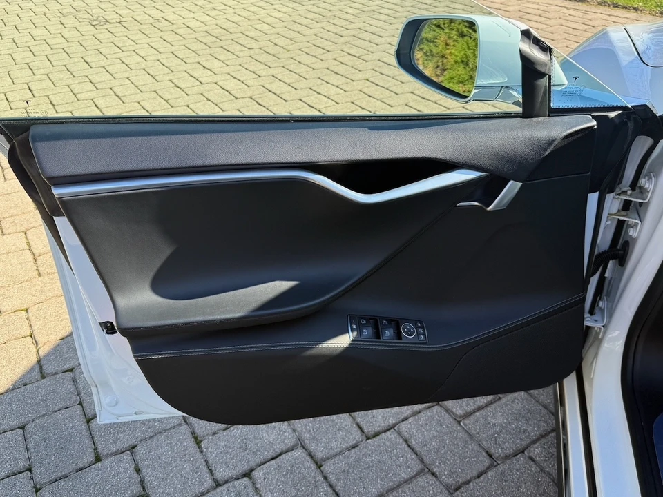 2014 Tesla Model S - Image 20 of 21