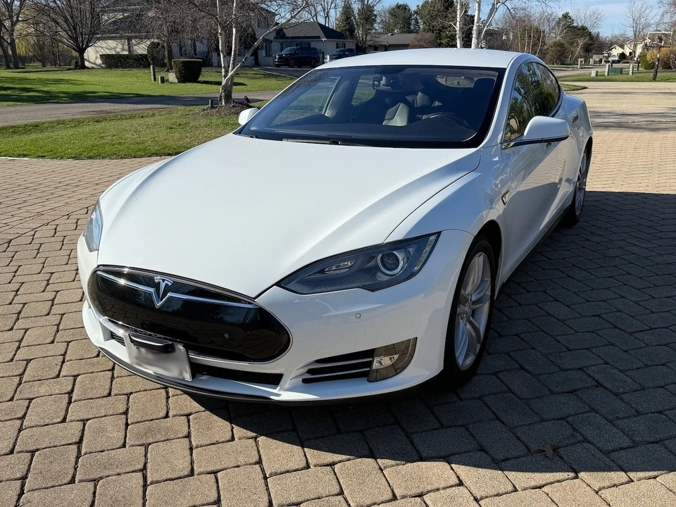 2014 Tesla Model S - Image 19 of 21