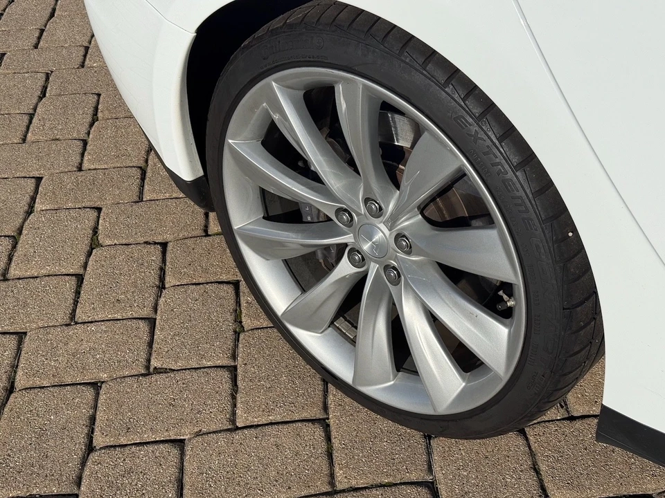 2014 Tesla Model S - Image 11 of 21