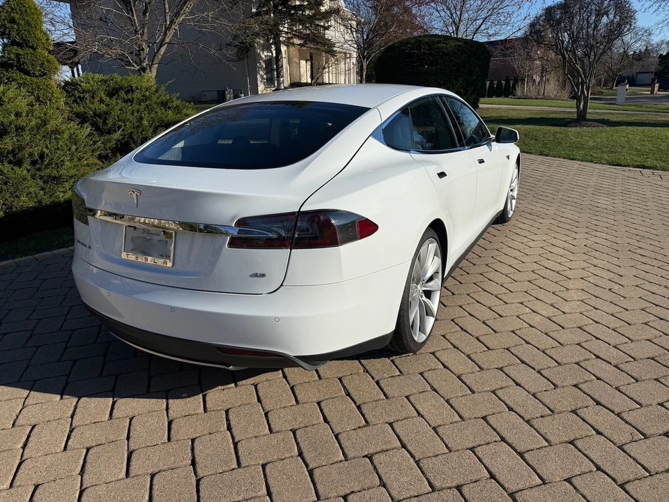 2014 Tesla Model S - Image 8 of 21