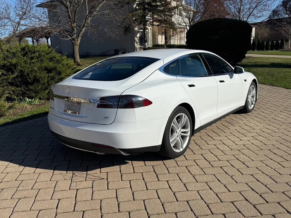 2014 Tesla Model S - Image 16 of 21