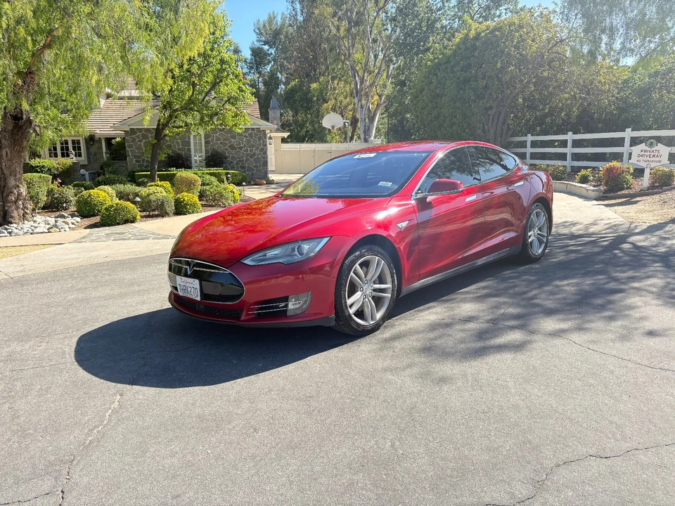 2014 Tesla Model S - Image 9 of 21