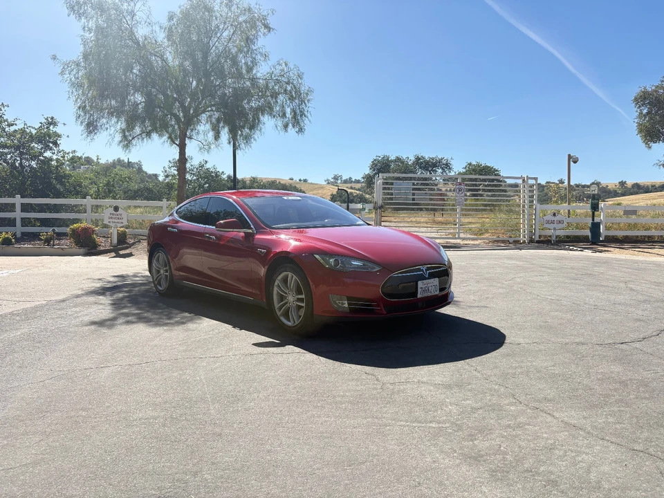 2014 Tesla Model S - Image 2 of 21
