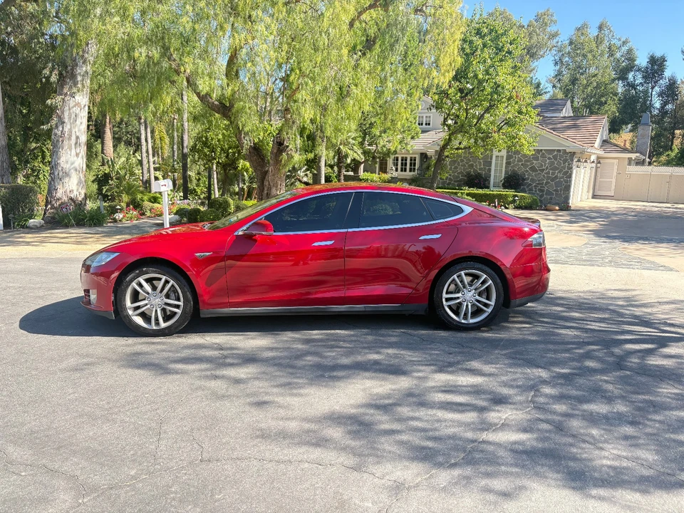 2014 Tesla Model S - Image 8 of 21