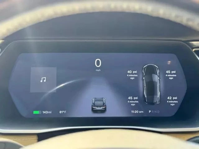 2014 Tesla Model S - Image 14 of 17