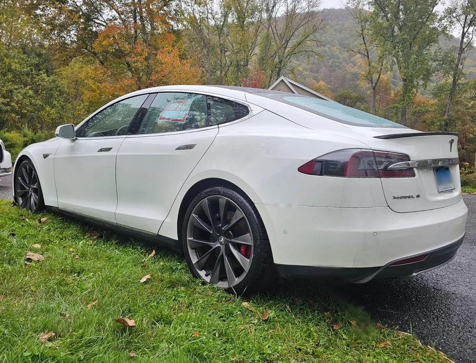 2014 Tesla Model S - Image 2 of 14