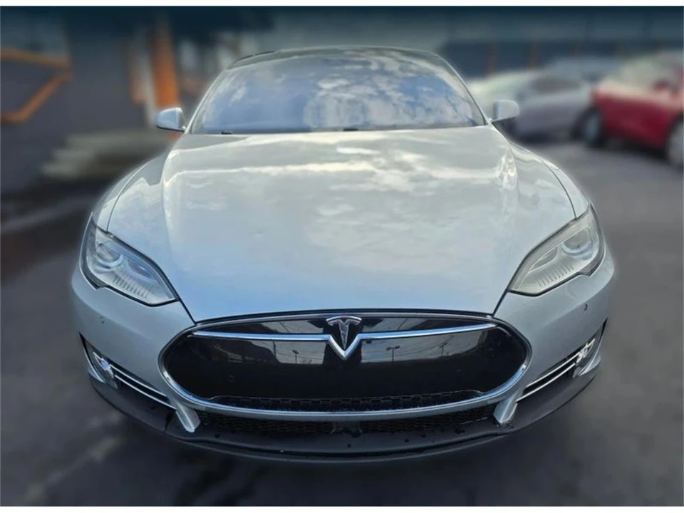 2014 Tesla Model S - Image 8 of 20