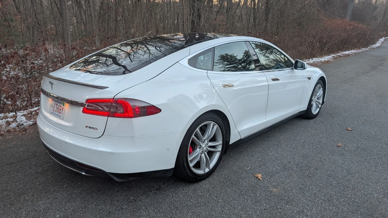 2014 Tesla Model S - Image 3 of 21